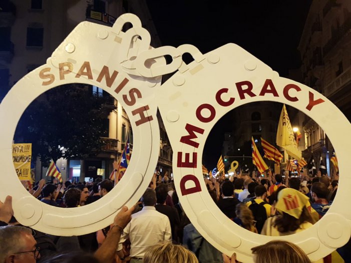A un any del Referèndum de l'1-O, més de 180.000 persones es manifesten a Barcelona