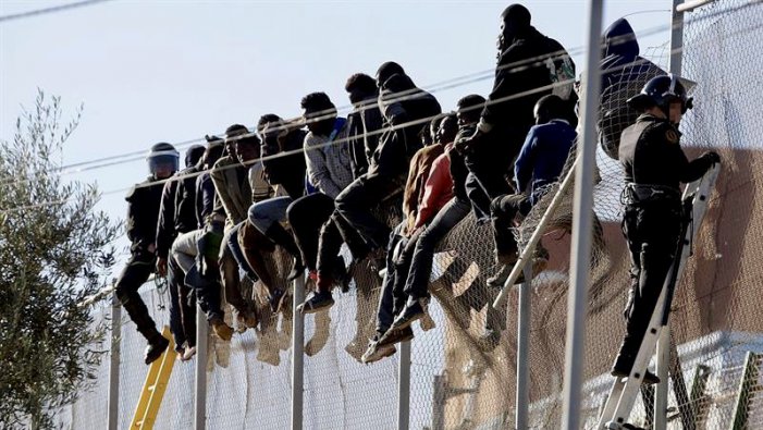 El govern del PSOE expulsa a persones immigrants al Marroc