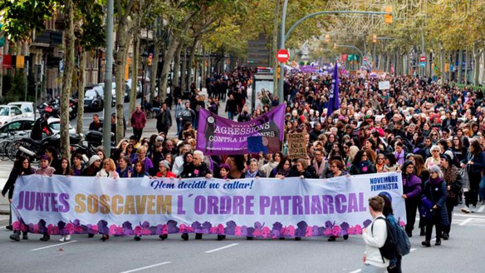 Milers de dones es mobilitzen a tot l'Estat en el dia internacional de lluita contra les violències masclistes