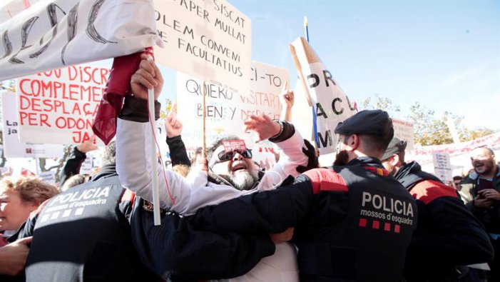 Aquest #29N treballadors i estudiants s'aixequen contra la precarietat a Barcelona