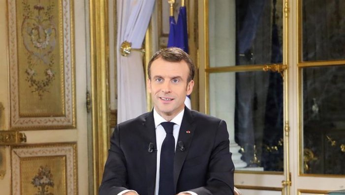 Acorralat pels armilles grogues, Macron va anunciar concessions mínimes