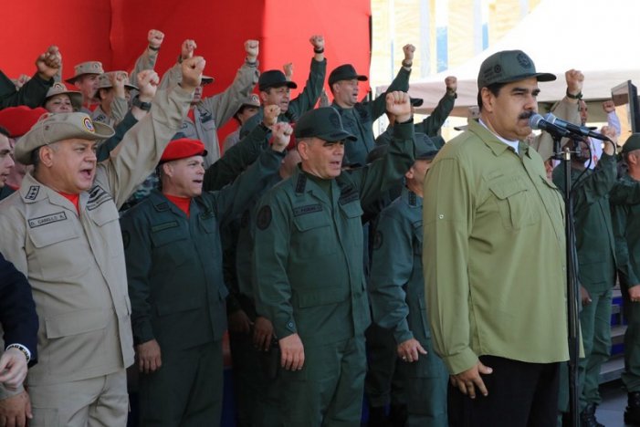 Maduro assumeix nou mandat entre l'atipament popular i la pressió de la dreta proimperialista