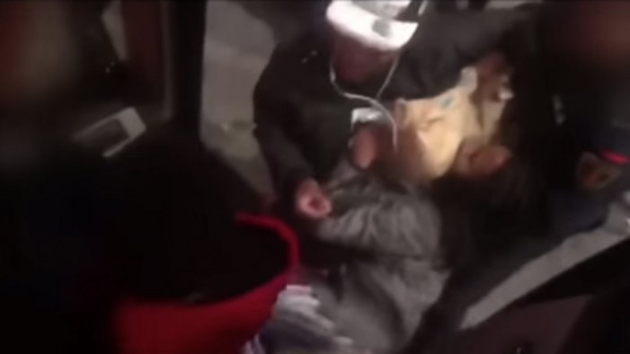 SOS Racisme denuncia una agressió policíaca racista a una dona i el seu fill