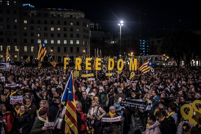 Plaça Catalunya plena per la llibertat als presos