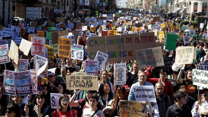"Vagues pel clima": centenars de milers de joves es mobilitzen en ciutats de tot el món