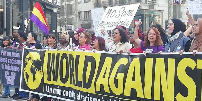 Dones migrants al capdavant de la manifestació contra el racisme i l'extrema dreta