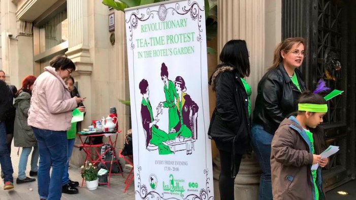 Acomiadades per sindicar-se: protesta de Las Kellys amb un “Te revolucionari”