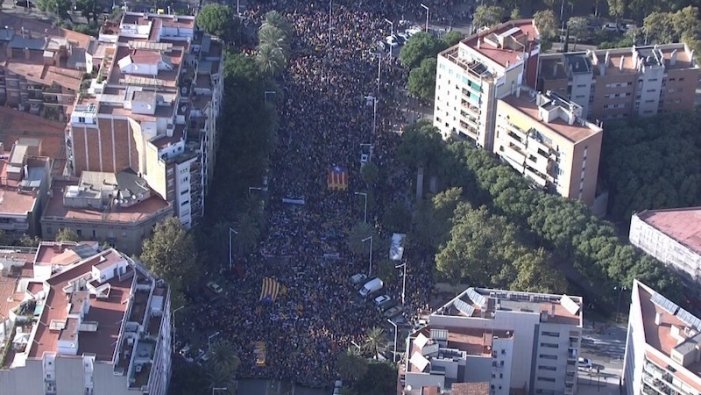 Massiva manifestació contra la repressió torna a omplir els carrers de Barcelona