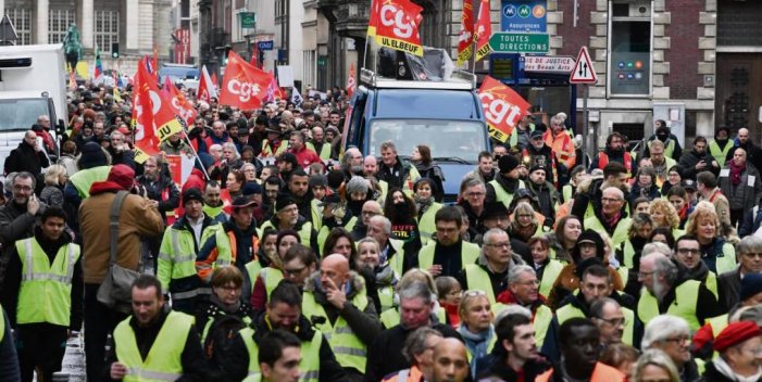 Els armilles grogues tornen als carrers enmig de la històrica vaga general