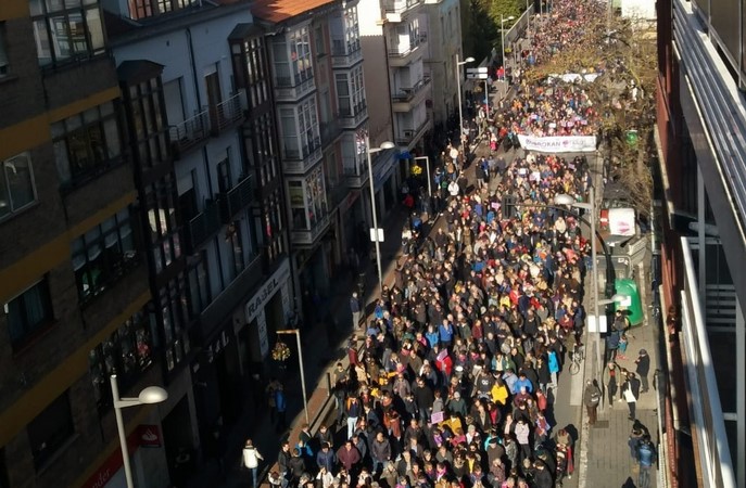 Milers de persones es mobilitzen en un gran seguiment de la vaga general a Euskal Herria