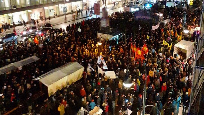 “Nazis, fora!”: massives marxes a Alemanya contra l'atemptat d'ultradreta