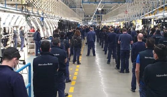 5000 treballadors aturen la producció de Mercedes a Vitòria-Gasteiz davant la inacció de l'empresa