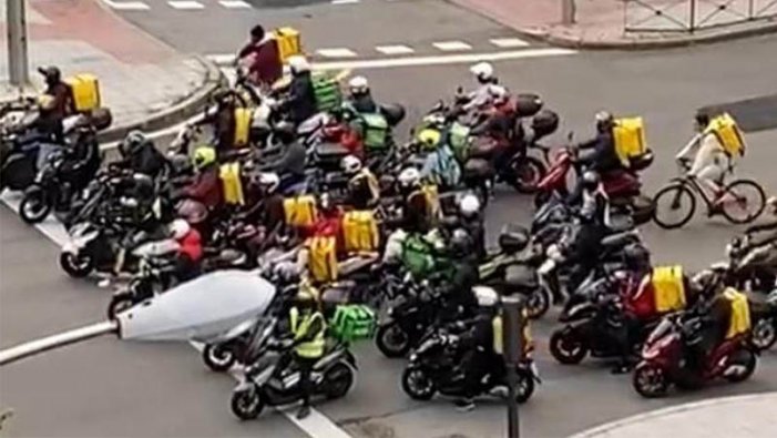 Manifestació de Riders: “Les nostres condicions com a falsos autònoms són de total explotació”