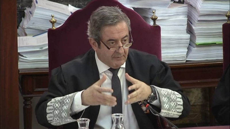 Vergonya: l'ICAB presenta al fiscal Zaragoza amb tots el honors
