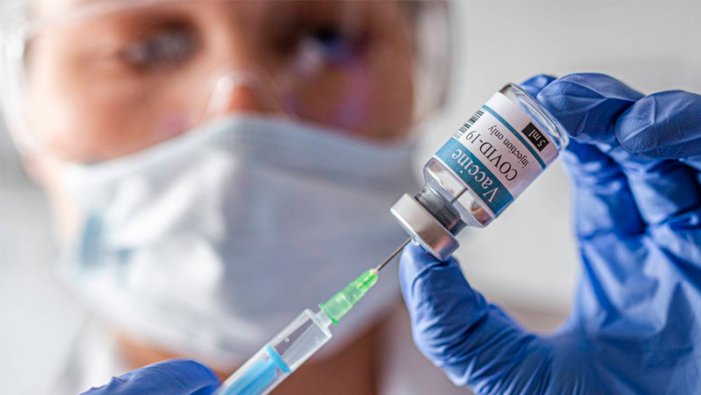 Caos i ineficàcia en la campanya de vacunació mentre es bat rècord de contagis