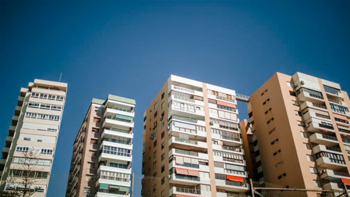 El que ni PSOE ni Podemos es plantegen: expropiar els habitatges buits en mans de bancs i fons voltor