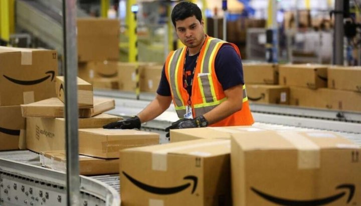 Amazon ha presentat un algoritme per a explotar treballadors segons l'ús muscular