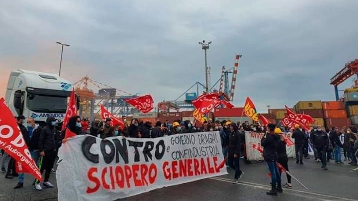 Aturada nacional a Itàlia: un dia de lluita contra els atacs brutals sota la doble crisi
