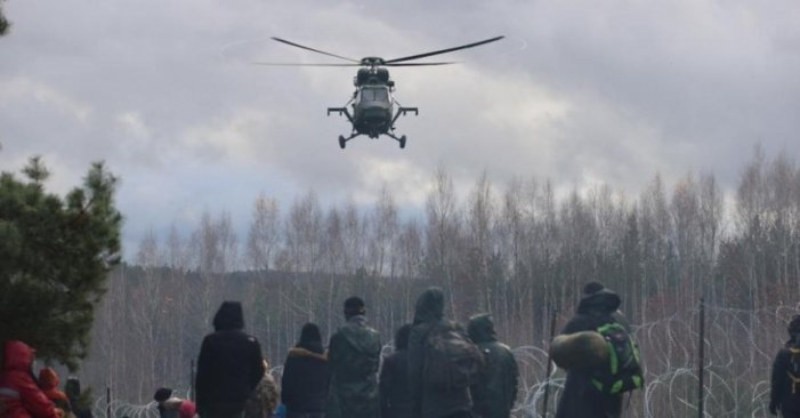 Polònia reprimeix a refugiats i augmenta les tropes a la frontera amb Bielorússia