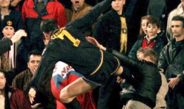 27 anys de la puntada de peu d'Eric Cantona a un hooligan xenòfob