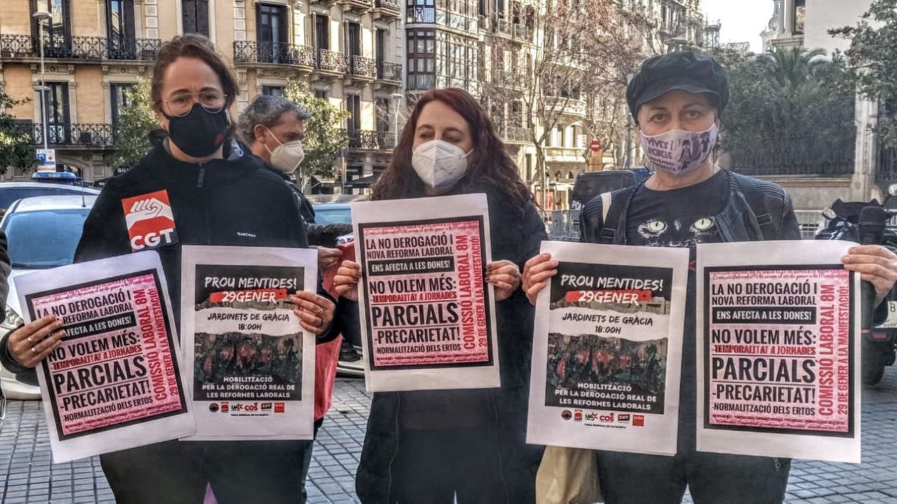 La comissió laboral del 8M s'uneix a la manifestació contra la reforma laboral de Barcelona: "Convalida la precarietat amb rostre de dona"
