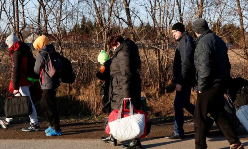 Centenars de milers de persones refugiades d'Ucraïna es dirigeixen a l'Europa fortalesa