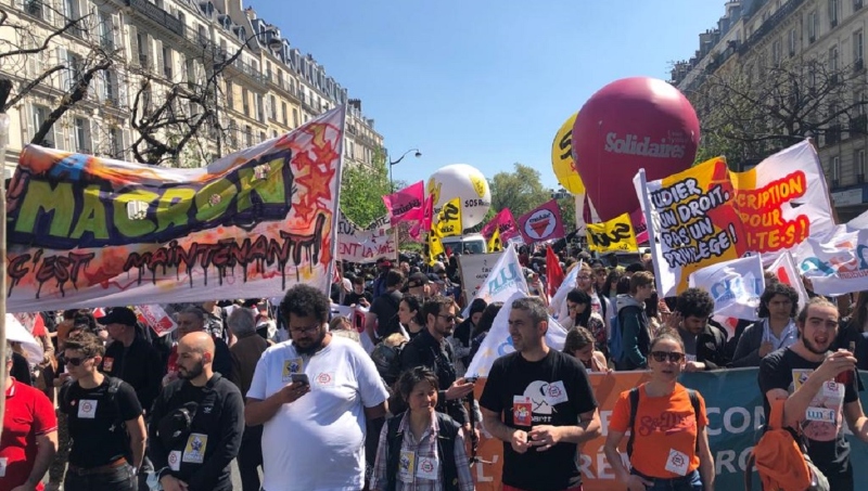Manifestació a París: "contra Le Pen i Macron, la resposta és al carrer"