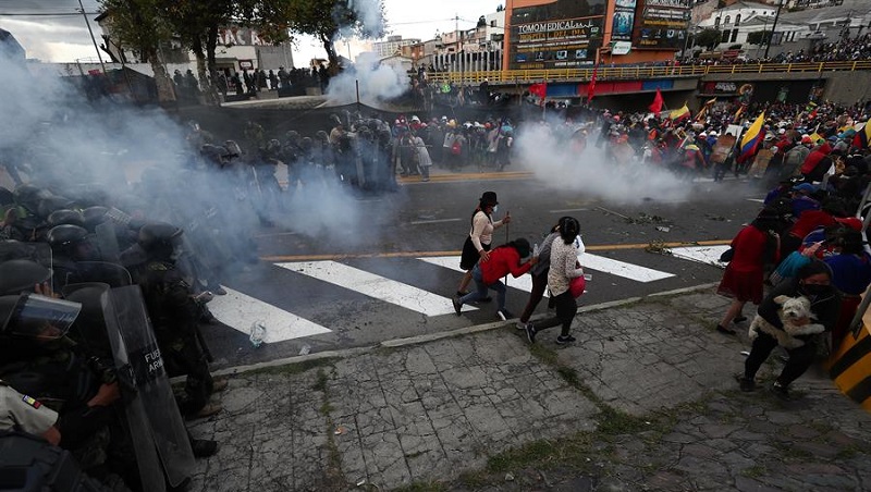 El govern equatorià torna a reprimir les protestes dels manifestants