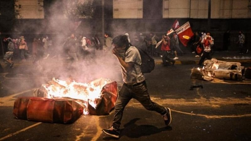 Creixen les manifestacions al Perú contra el govern colpista