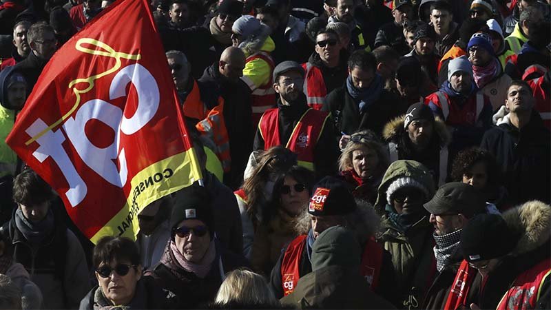 Nova jornada de vagues i mobilitzacions massives a França