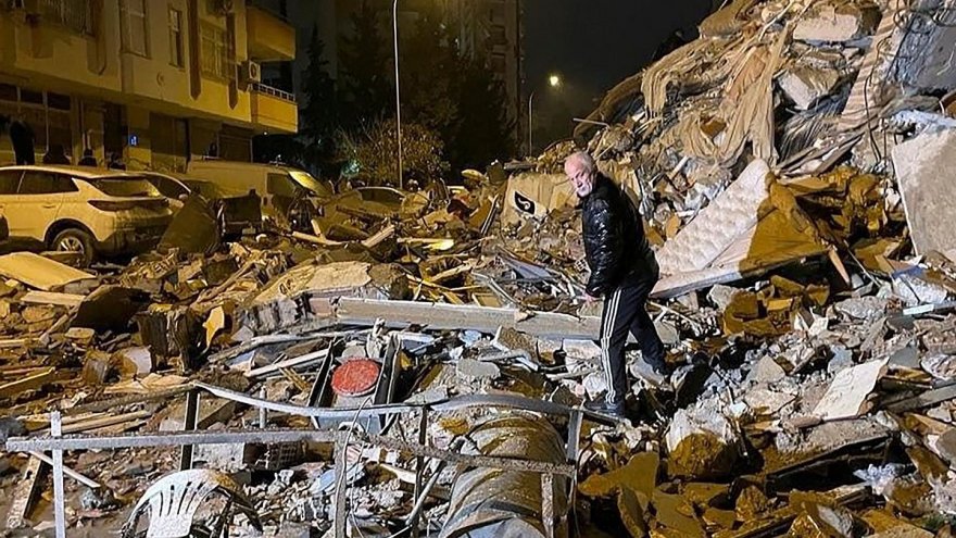 Almenys 6.500 morts a Turquia i Síria pel terratrèmol