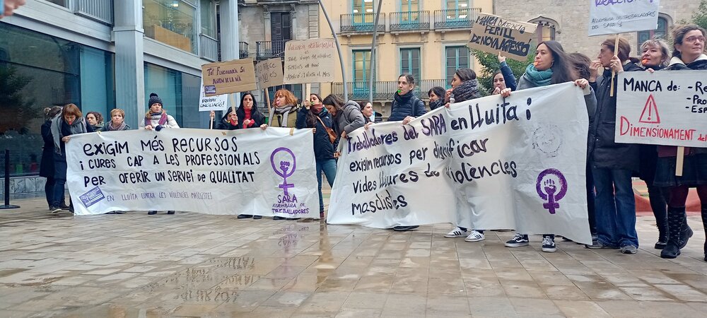 Vaga de les treballadores del SARA, el servei d'atenció a víctimes de violència masclista a Barcelona