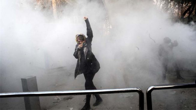 Protestes a Iran: desenes de morts i centenars de detinguts no frenen les mobilitzacions 