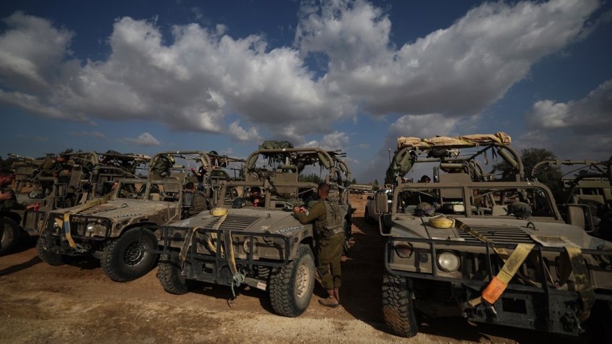 Breu alto-el-foc a Gaza: una pausa per a l'intercanvi d'ostatges i ajuda humanitària