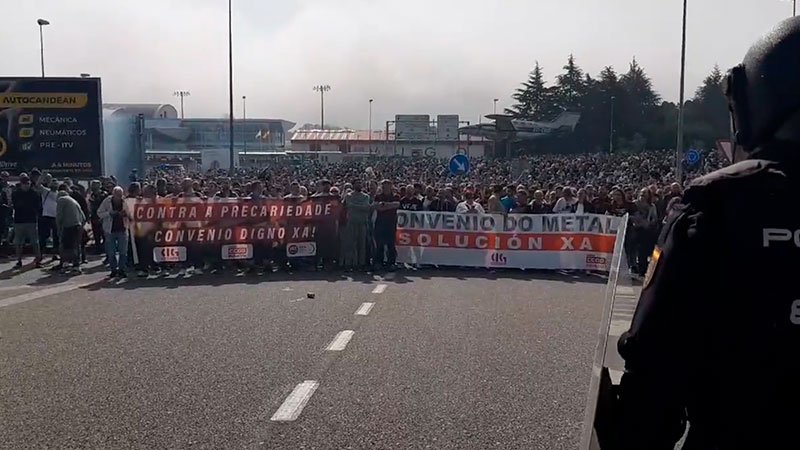 Vigo: milers de treballadors del metall bloquegen accessos al recinte firal, aeroport i la ITV exigint augments salarials segons l'IPC
