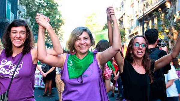 Fundadora de Pan y Rosas comença un mes d'activitats a Europa