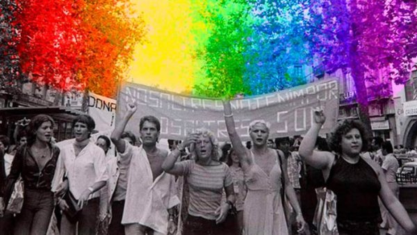 Fa 41 anys es va despenalitzar (realment no) l'homosexualitat a l'Estat Espanyol
