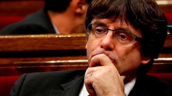 Vergonyosa capitulació de Puigdemont i la direcció del procés