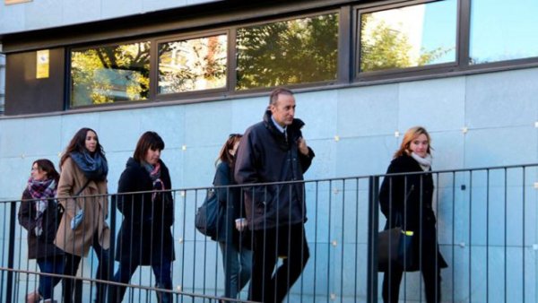 El “a por ellos” arriba a les escoles catalanes: vuit professors investigats per “incitació a l'odi”
