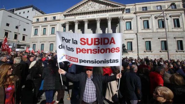 Milers de jubilats exigeixen la fi del saqueig a les pensions