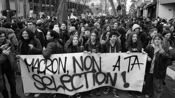 La joventut francesa, una altra vegada dempeus als carrers