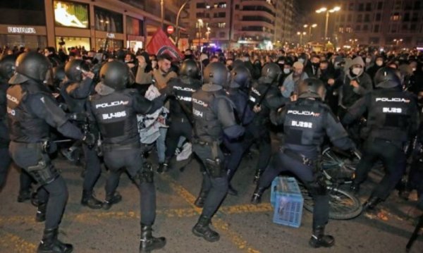 Tercera jornada de manifestacions per la llibertat de Hasel i repressió de la Generalitat i el govern “progressista”