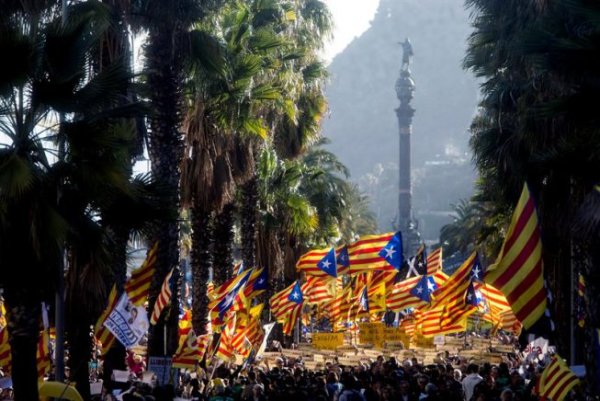 45.000 manifestants exigeixen la república catalana a Barcelona